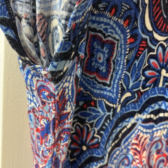 High Fifth short sleeved red/white/blue patterned top. Very soft. Size L - Picture 4 of 6